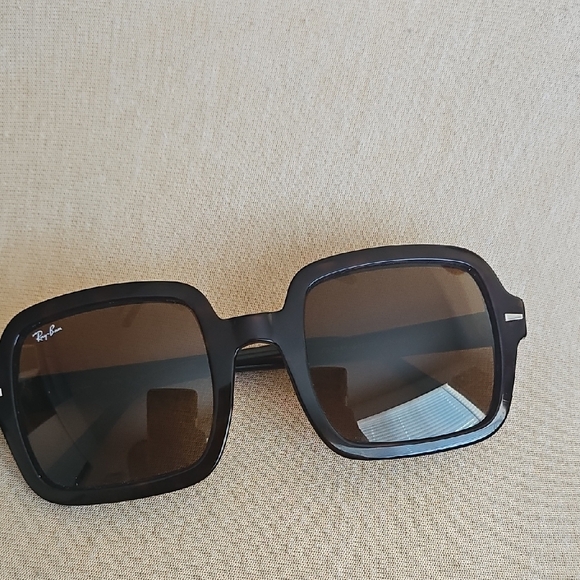 Ray-Ban Black Square Retro Sunglasses - Picture 4 of 5